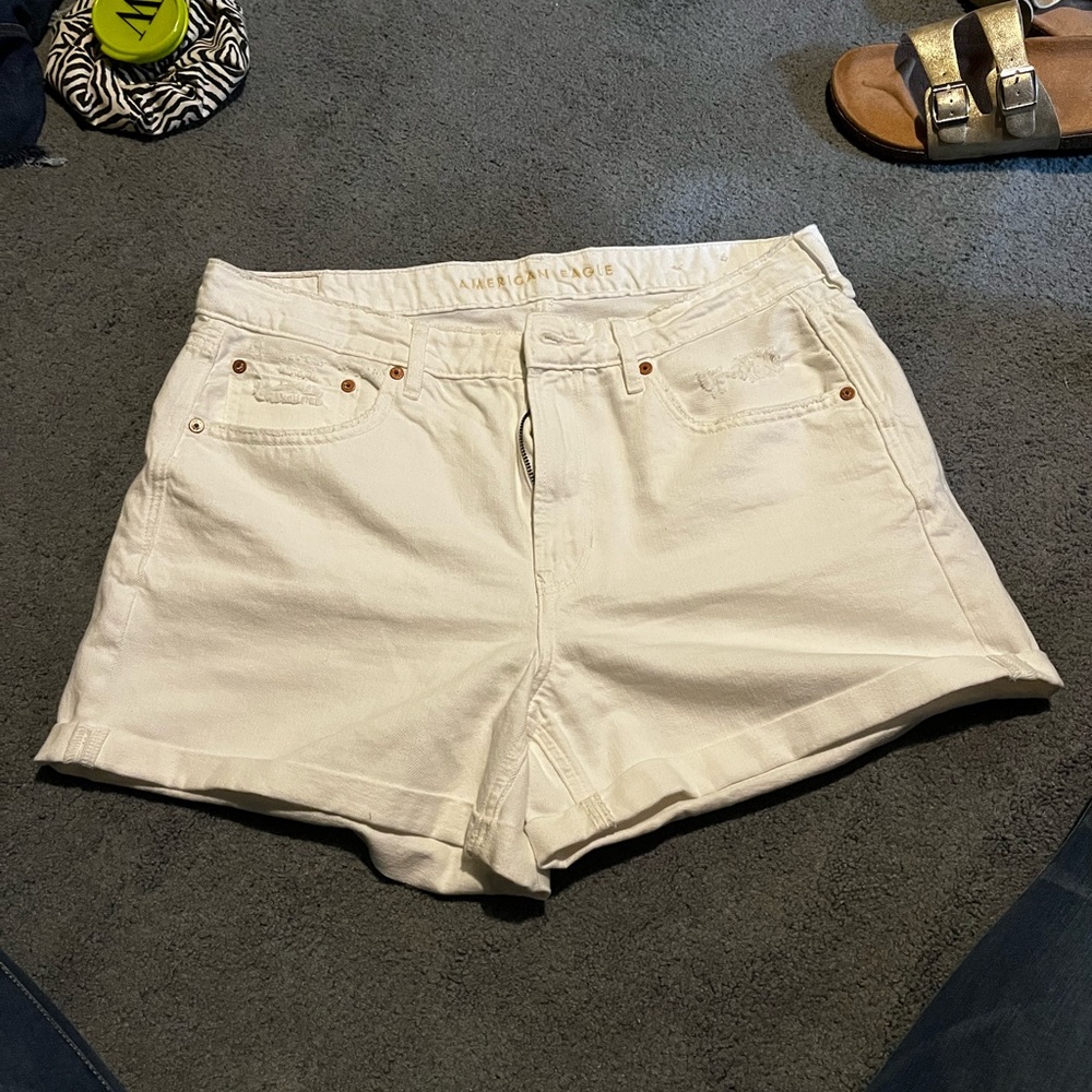 American Eagle White Tomgirl shorts